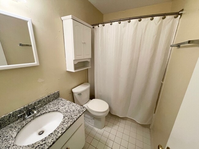 Building Photo - Shandon Gardens Unit #12