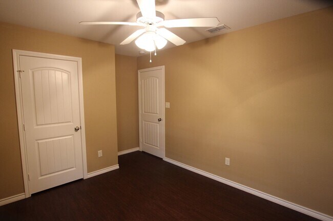 Building Photo - Gorgeous 4 Bedroom Home in The Ranch Subdivision- Flint!