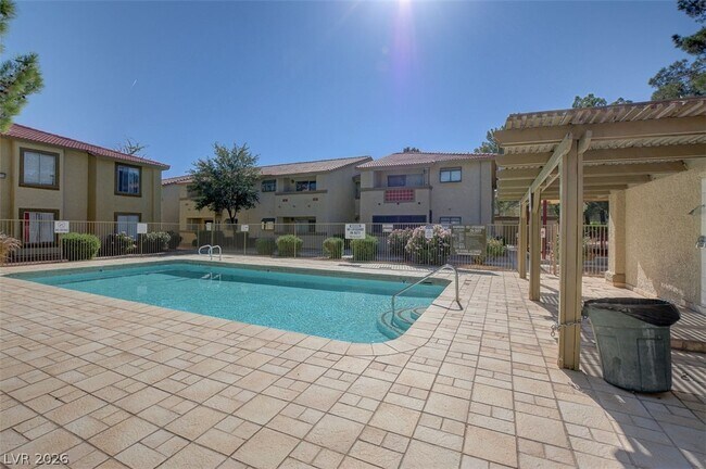 Building Photo - 7200 W Pirates Cove Rd