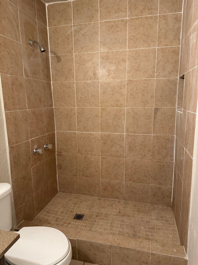 Building Photo - 2807 Garfield St