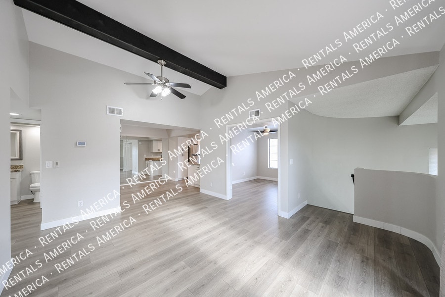 Building Photo - 700 E Mesquite Cir