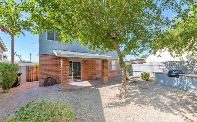 Building Photo - UPDATED PHOENIX RENTAL – 3 BED, 2 BATH NEAR SHOPS, DINING & TRAILS