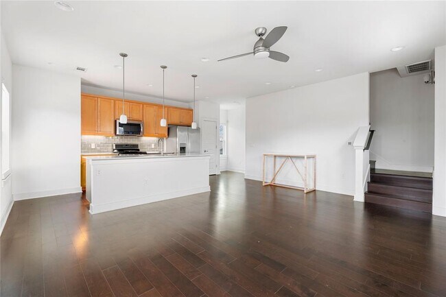 Building Photo - 2305 Coronado St