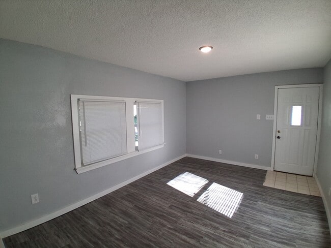 Building Photo - 211 Swisher Ave