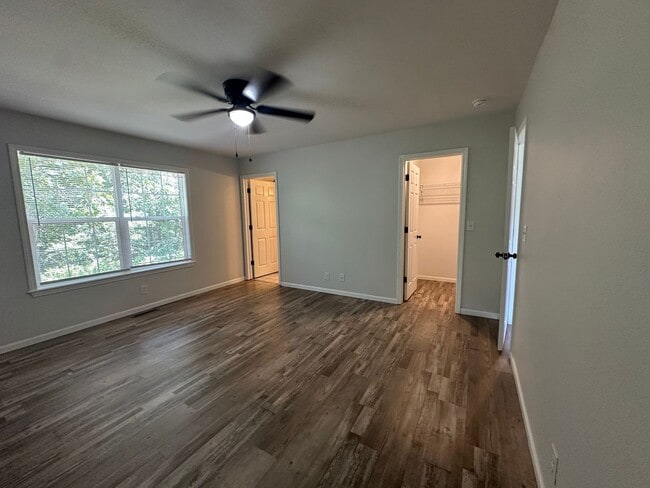 Building Photo - 3 Bed/2 Bath House!