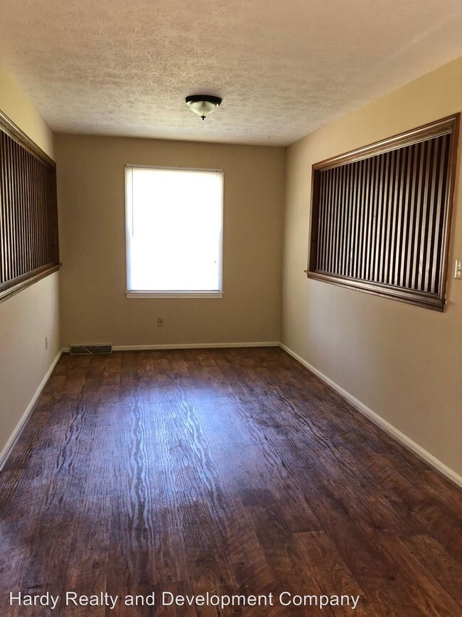 Building Photo - 501 Redmond Rd