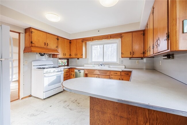 Building Photo - 43 River Meadow Dr