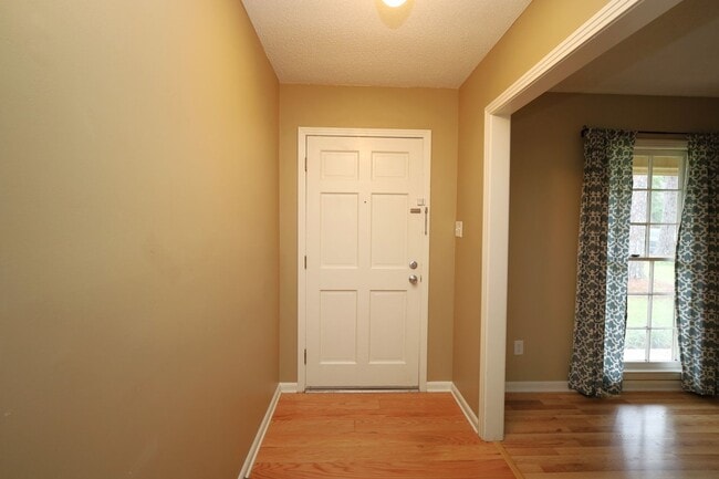 Building Photo - 1209 Linda Dr