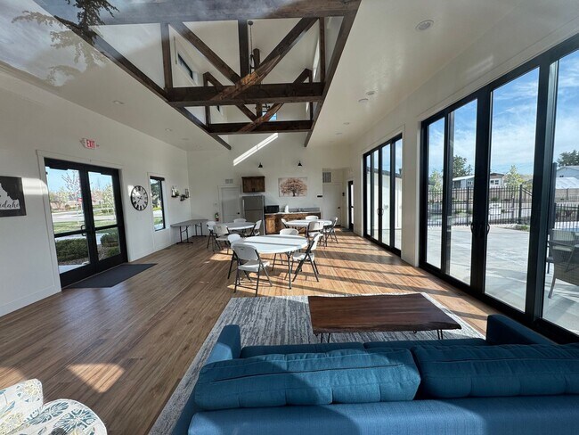Building Photo - Newer Star Single Family Home!!!