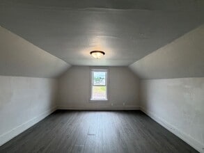 Building Photo - 402 Fritz Ave E