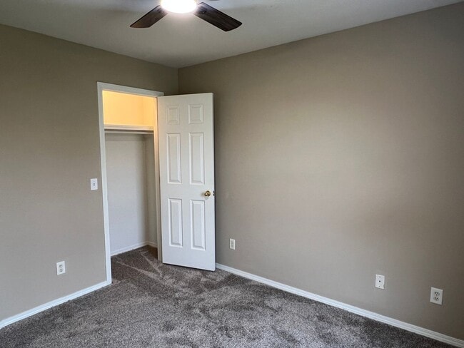Building Photo - AVAILABLE NOW! Nixa 3 Bedroom, 2 Bathroom