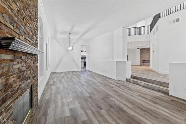 Building Photo - 4630 Laguna Vista St