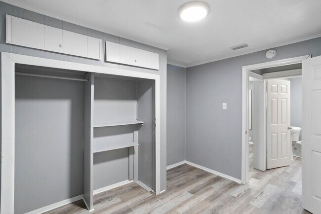 Building Photo - 3/2 NEWLY  ****MOVE IN READY**** Apply Today for just $75****$1850 per month ** Move in by Novemb...