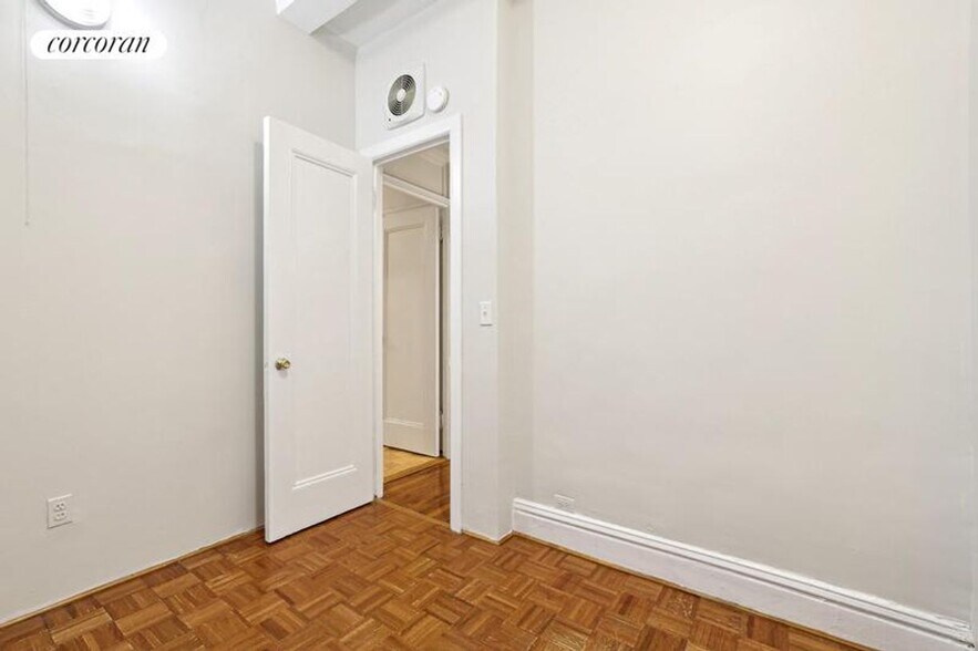 Building Photo - 215 W 90th St