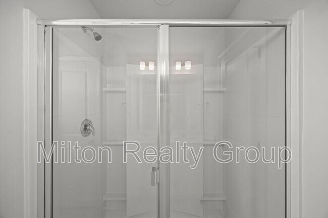 Building Photo - 200 Beacon Hl Rd