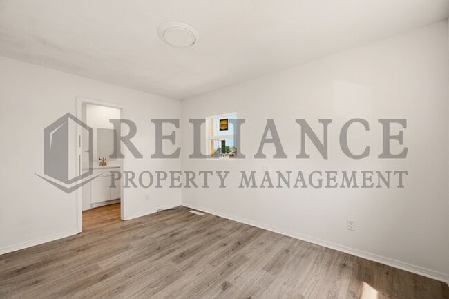 Building Photo - 322 S Jonathan St