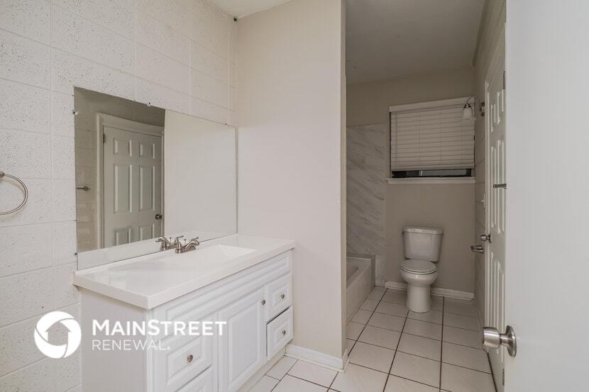 Building Photo - 6129 Hialeah St