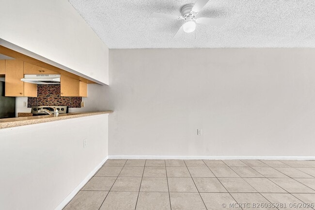 Building Photo - 1020 Lake Victoria Dr