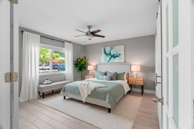 Building Photo - 124 NE 19th Ct