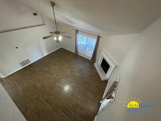 Building Photo - Prime Location and Stunning 4 Bedroom Home with Solar!