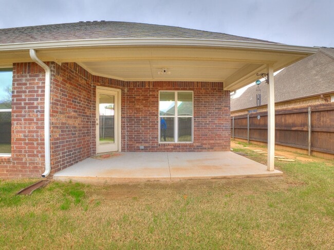 Building Photo - 2606 W Baton Rouge Pl