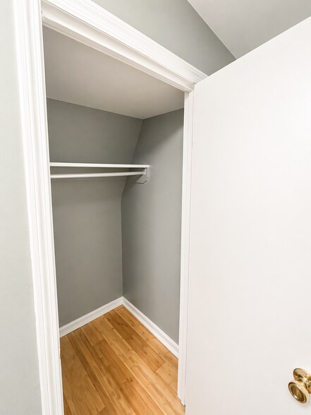 Building Photo - 35 Coit St