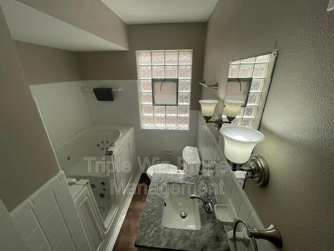 Building Photo - 7117 Forest Hill Dr