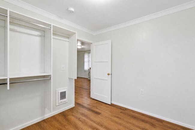 Building Photo - 7959 SE 64th Ave