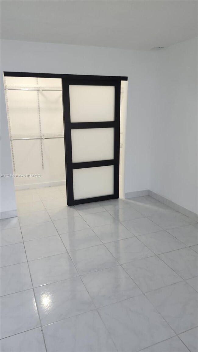 Building Photo - 200 NE 12th Ave