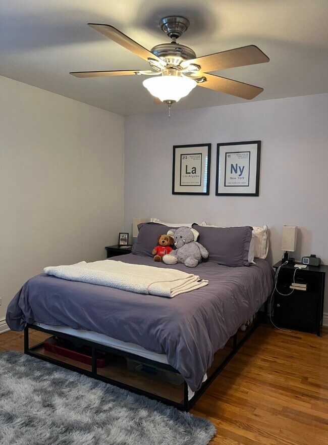 Building Photo - 643 W Barry Ave