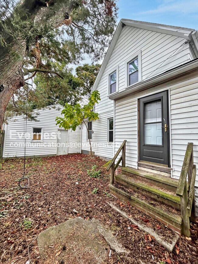 Building Photo - 18709 Arrowhead Ave