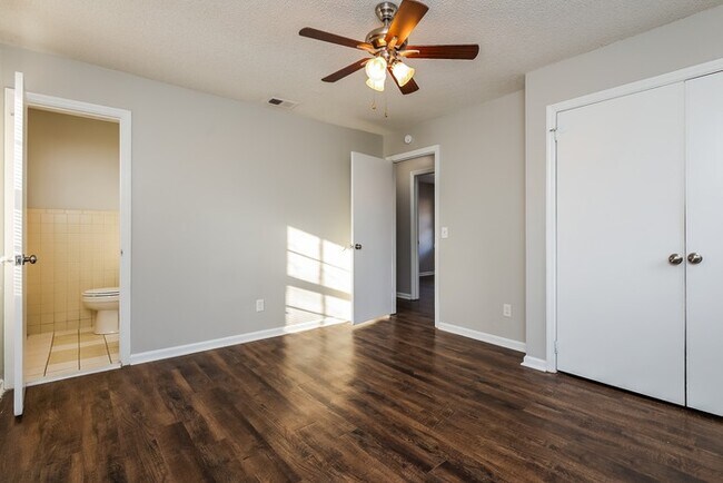 Building Photo - 111 Cornell Dr