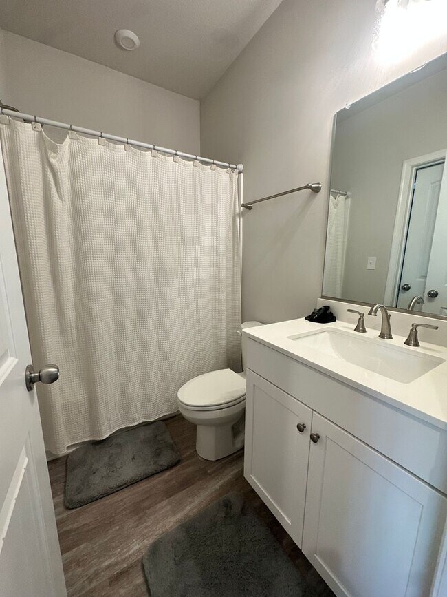 Building Photo - New construction 3 bedroom, 3.5 bathroom c...