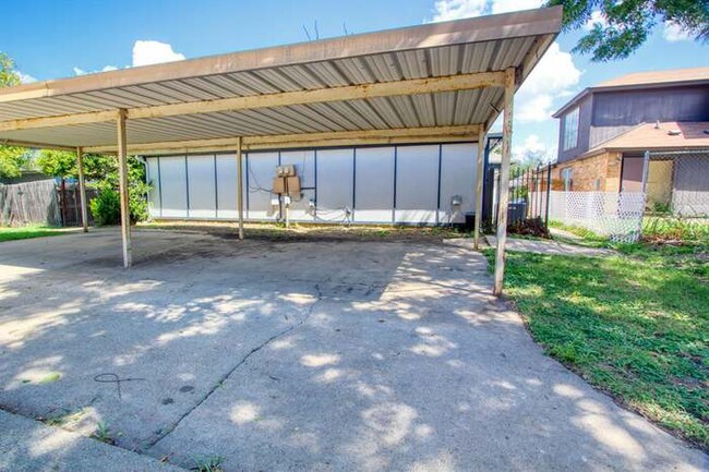 Building Photo - 2402 Summer Pl Dr