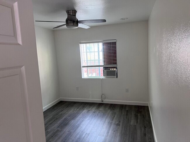 Building Photo - 1280 W 35th Pl