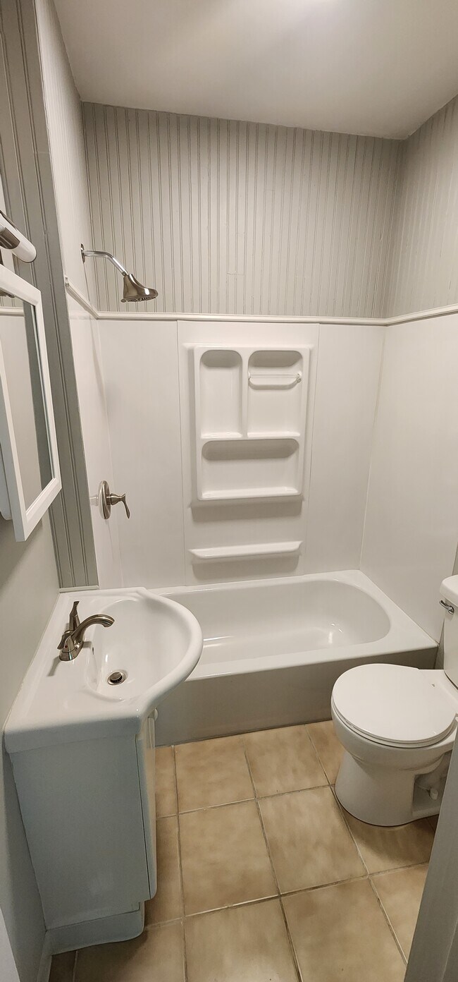 Building Photo - 701 9th St