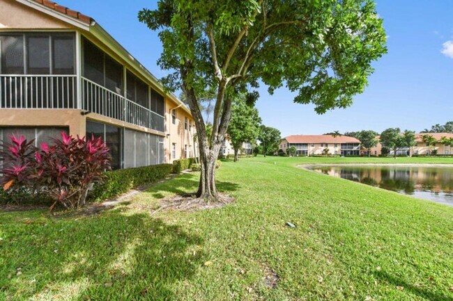 Building Photo - 9553 Shadybrook Dr