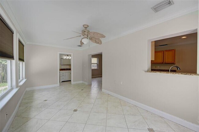 Building Photo - 110 Seminole Ln