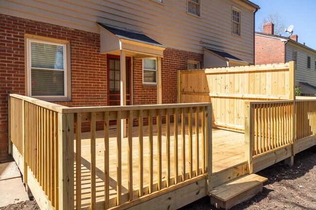 Building Photo - Spacious 1 Bedroom Duplex in Trinity Park, blocks from Duke! - Renovated & Pet Friendly