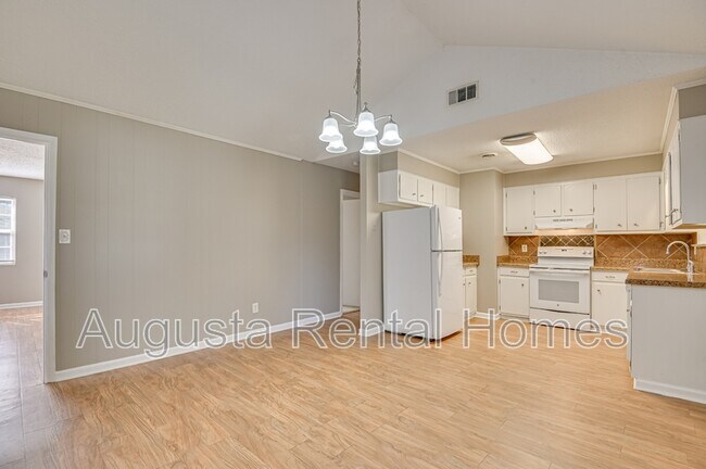 Building Photo - 4505 Colonial Rd