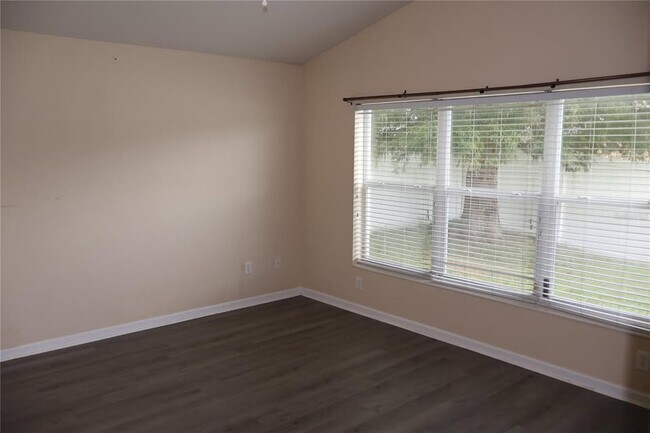Building Photo - 5544 SW 40th St