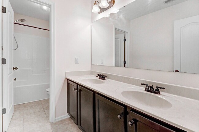 Building Photo - 111 E Berkshire Ct
