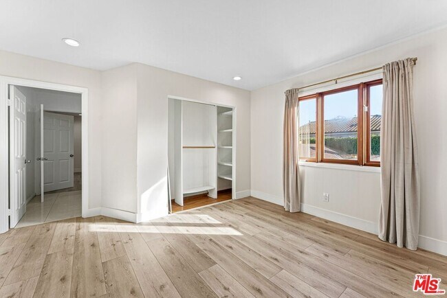 Building Photo - 15123 Greenleaf St