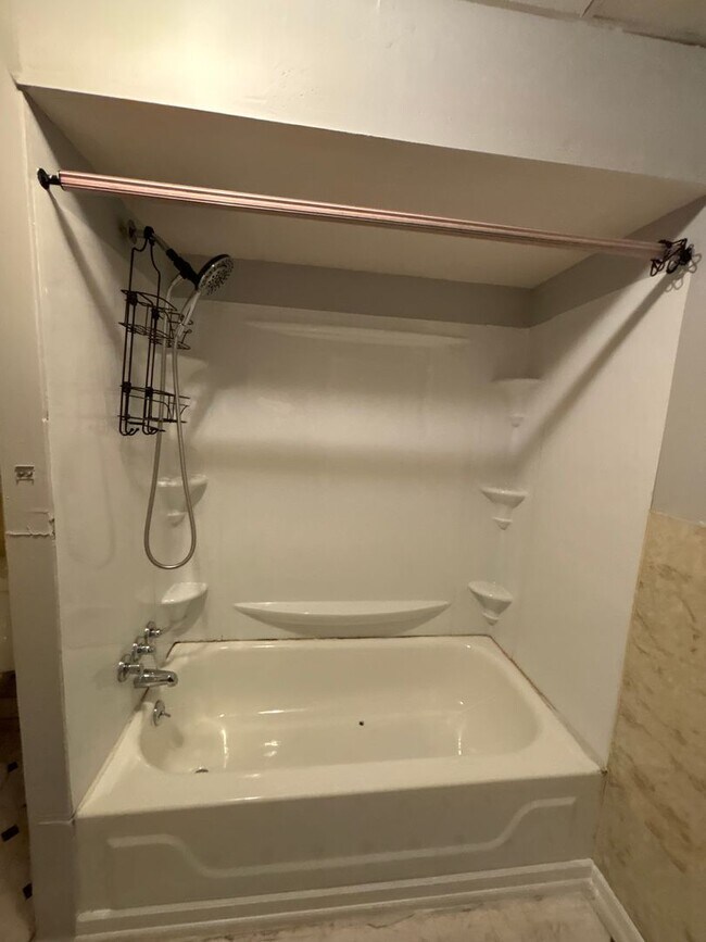 Building Photo - 409 Honesdale St