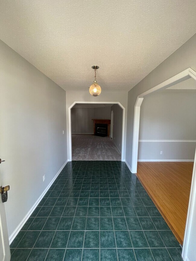 Building Photo - 25 Spearhead Dr