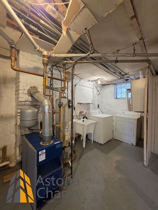 Building Photo - 3016 Pelham Ave