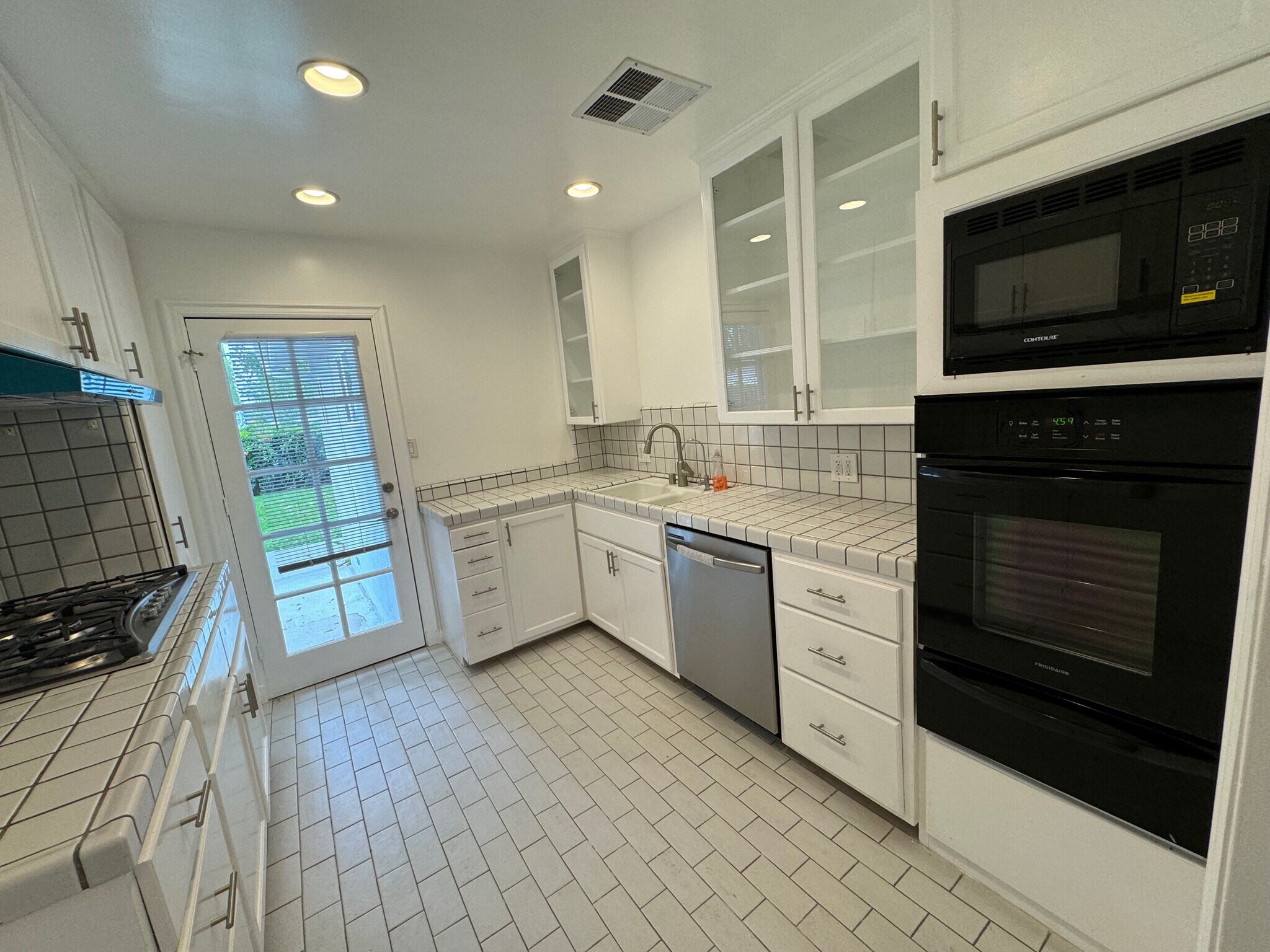 Building Photo - 18043 Martha St