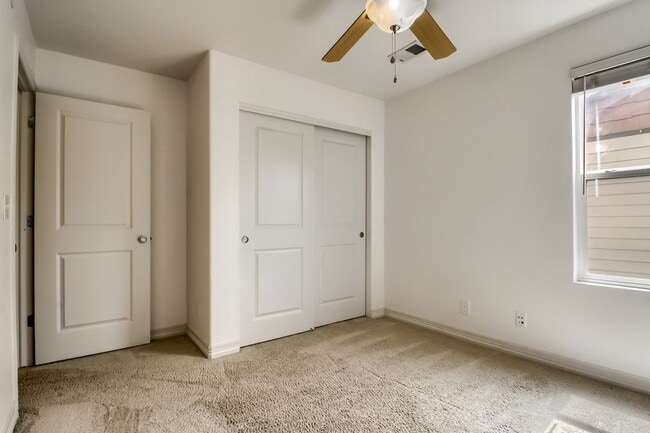 Building Photo - Beautiful 3 bedroom townhome in Central Park (Stapleton) Neighborhood