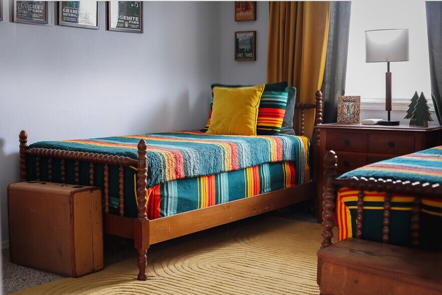 Building Photo - 5615 NE 75th Ave