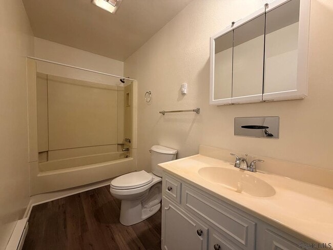 Building Photo - 302 Walters Ave